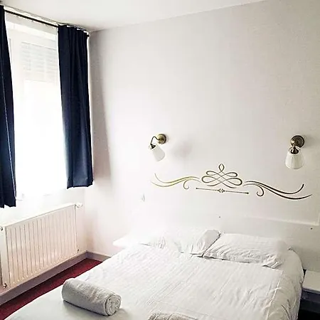 The Old Ravel Centre Hotel