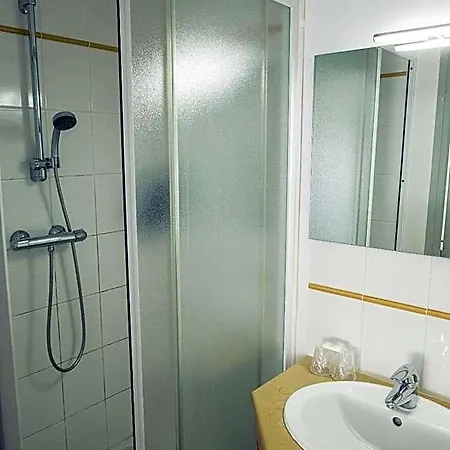 The Old Ravel Centre Hotel 2*