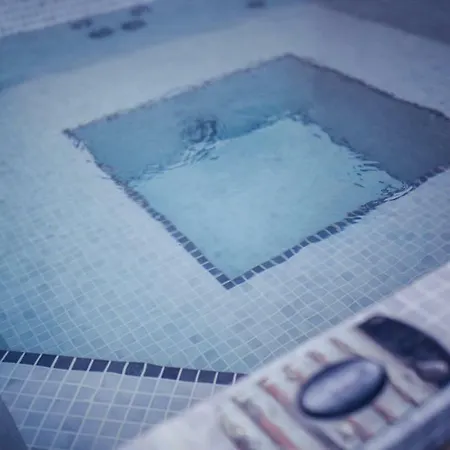 The Old Ravel Centre Szálloda