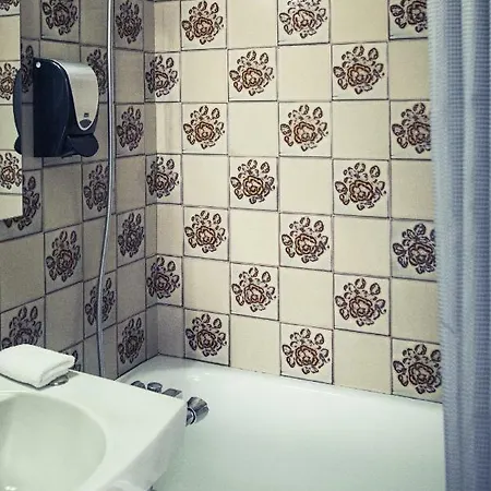 The Old Ravel Centre 2*