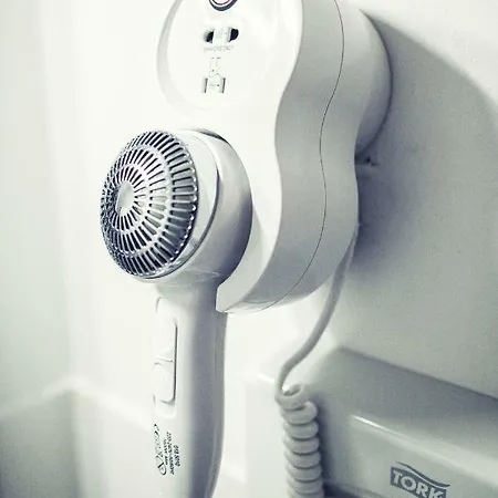 The Old Ravel Centre Hotel