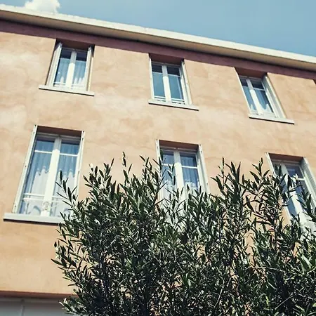 The Old Ravel Centre Szálloda