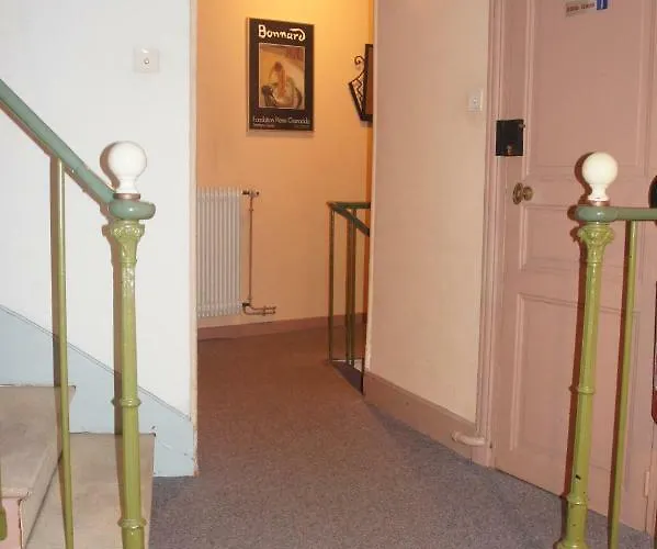 The Old Ravel Centre Hotel 2*