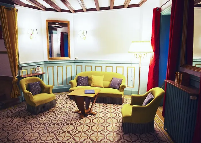 The Old Ravel Centre 2*