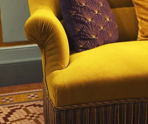 The Old Ravel Centre 2*