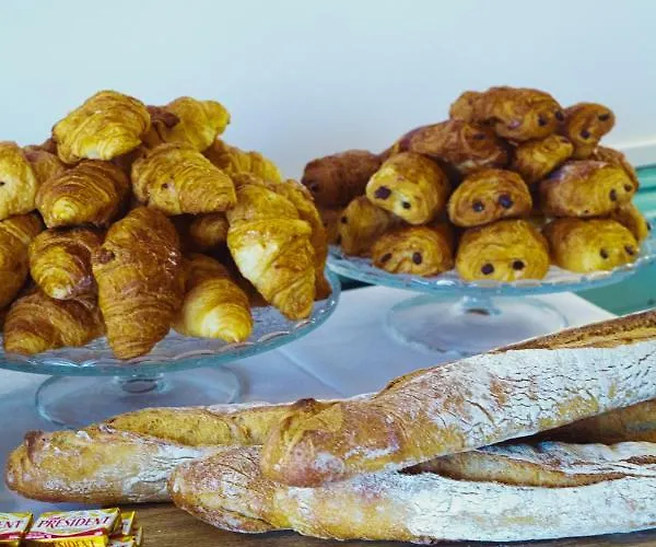 The Old Ravel Centre 2*