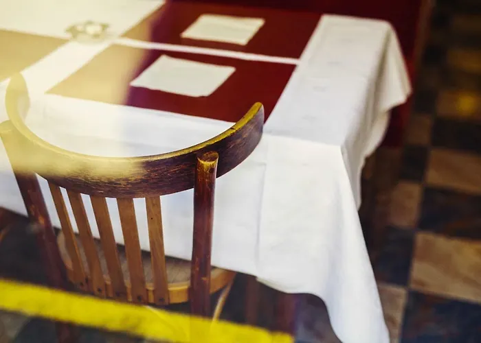 The Old Ravel Centre Otel