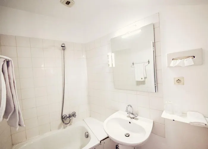 The Old Ravel Centre 2* Clermont-Ferrand