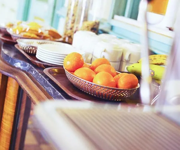 Szálloda The Old Ravel Centre 2*