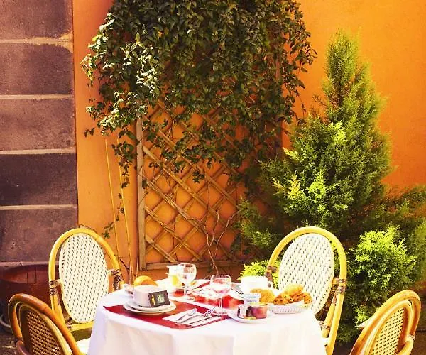 The Old Ravel Centre Hotel 2*