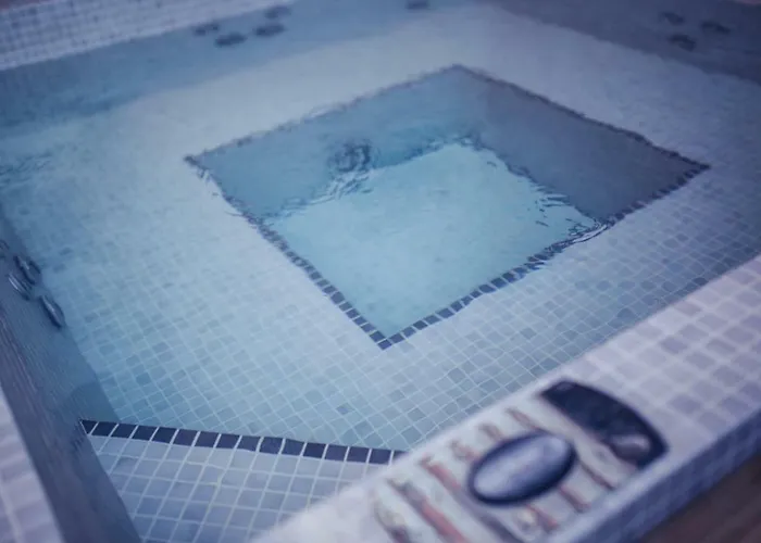 The Old Ravel Centre Otel