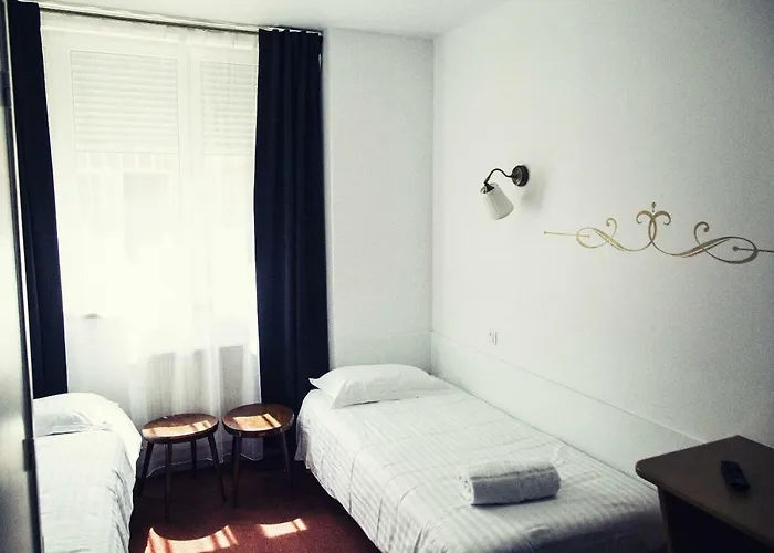 The Old Ravel Centre Hotel 2*