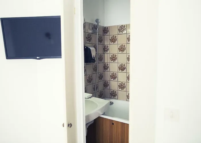 Szálloda The Old Ravel Centre 2*