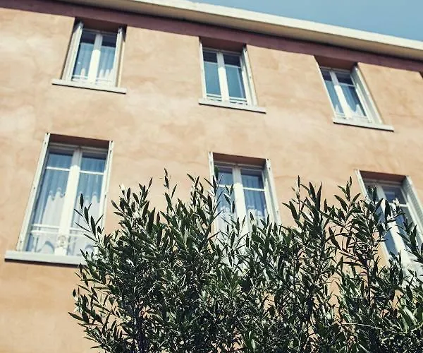 The Old Ravel Centre Szálloda