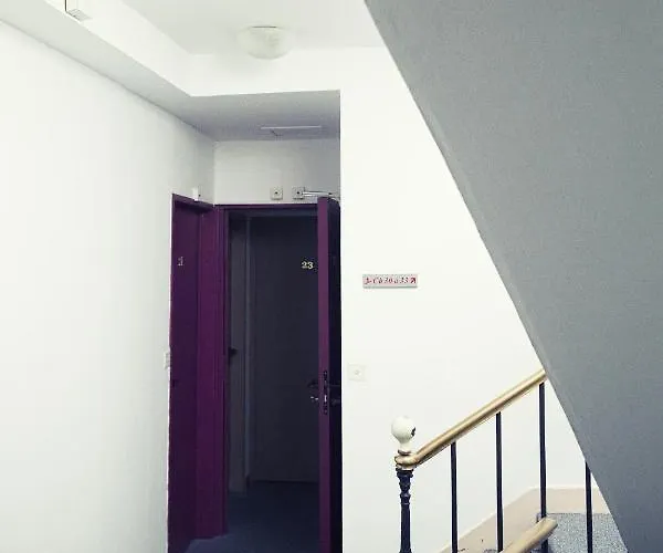 The Old Ravel Centre Hotel 2*